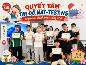 Học viên của Sen Quốc nhận chứng chỉ tiếng Nhật.